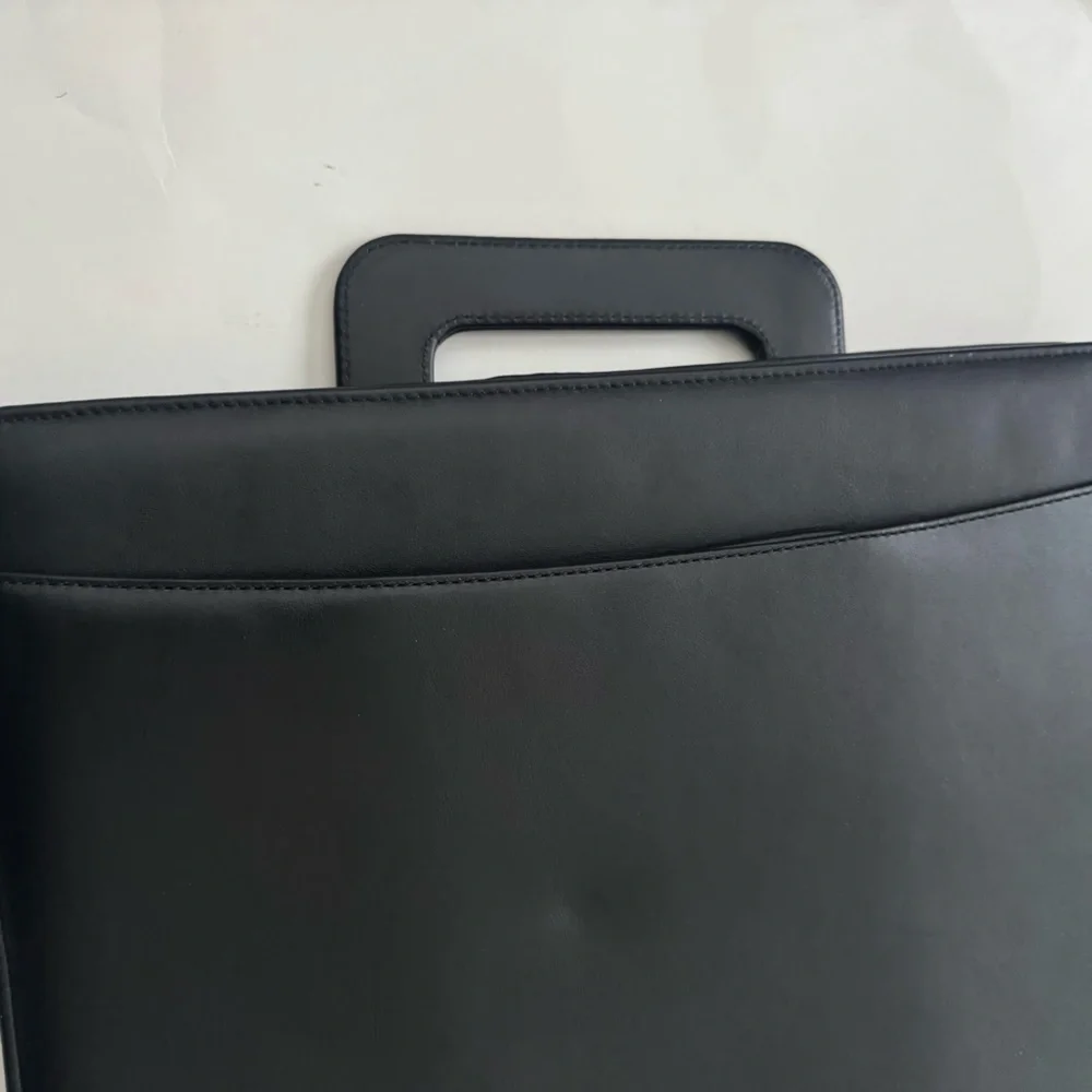 Levenger Black Leather Portfolio Briefcase Retractable Handle Zipper Closure